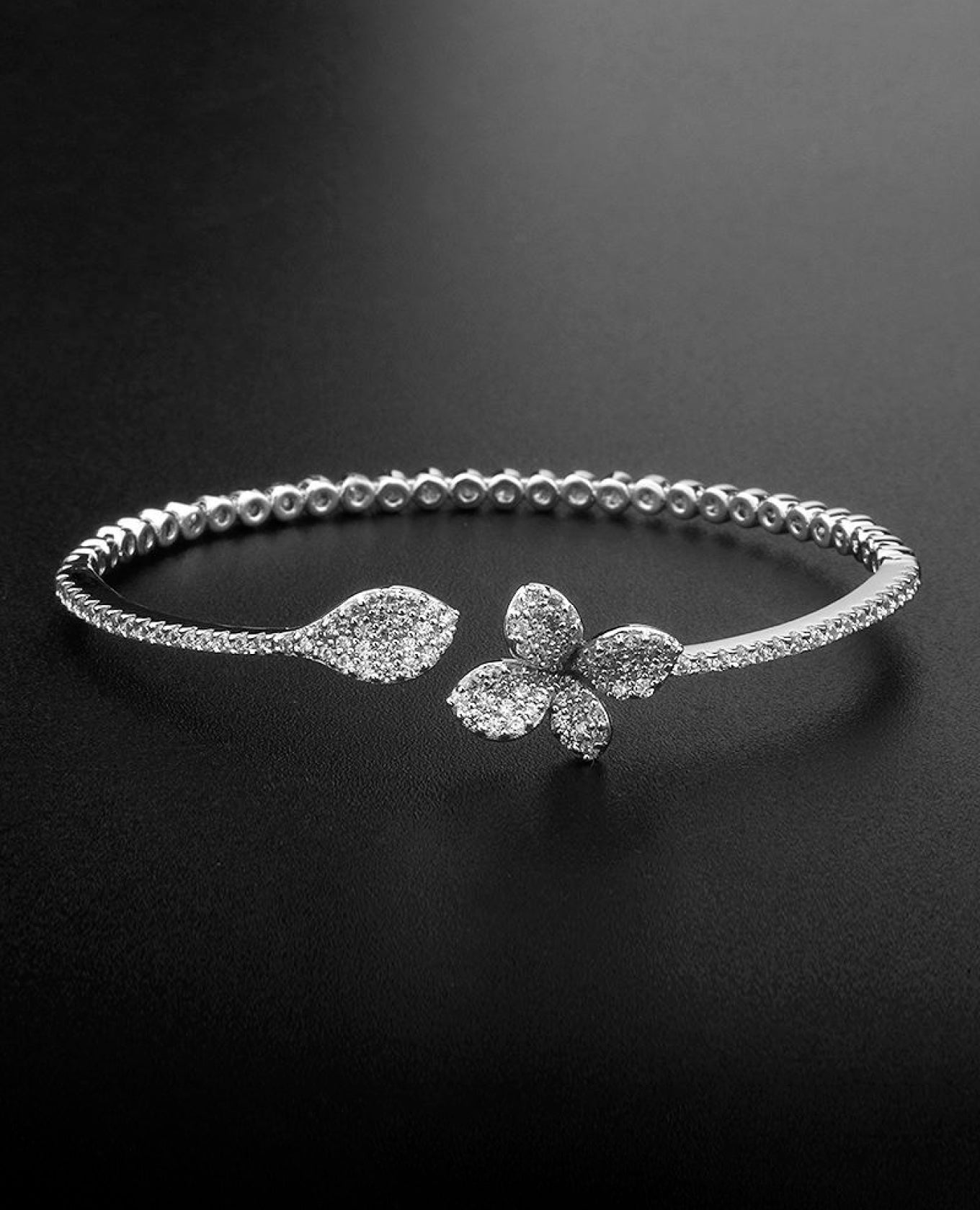 Gentle Leaf Diamond Bangle set Secondary image